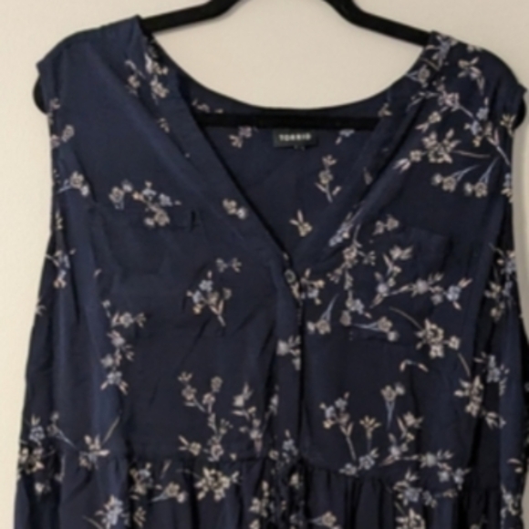 Torrid Blue Floral Sleeveless Blouse with Relaxed Fit 1 (14/16) - Picture 4 of 4